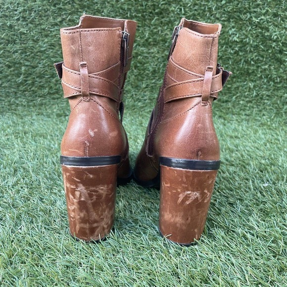 Vince Camuto Gravel Women’s Brown Leather Side Zip Heeled Ankle Boot Size 7 - Picture 4 of 16